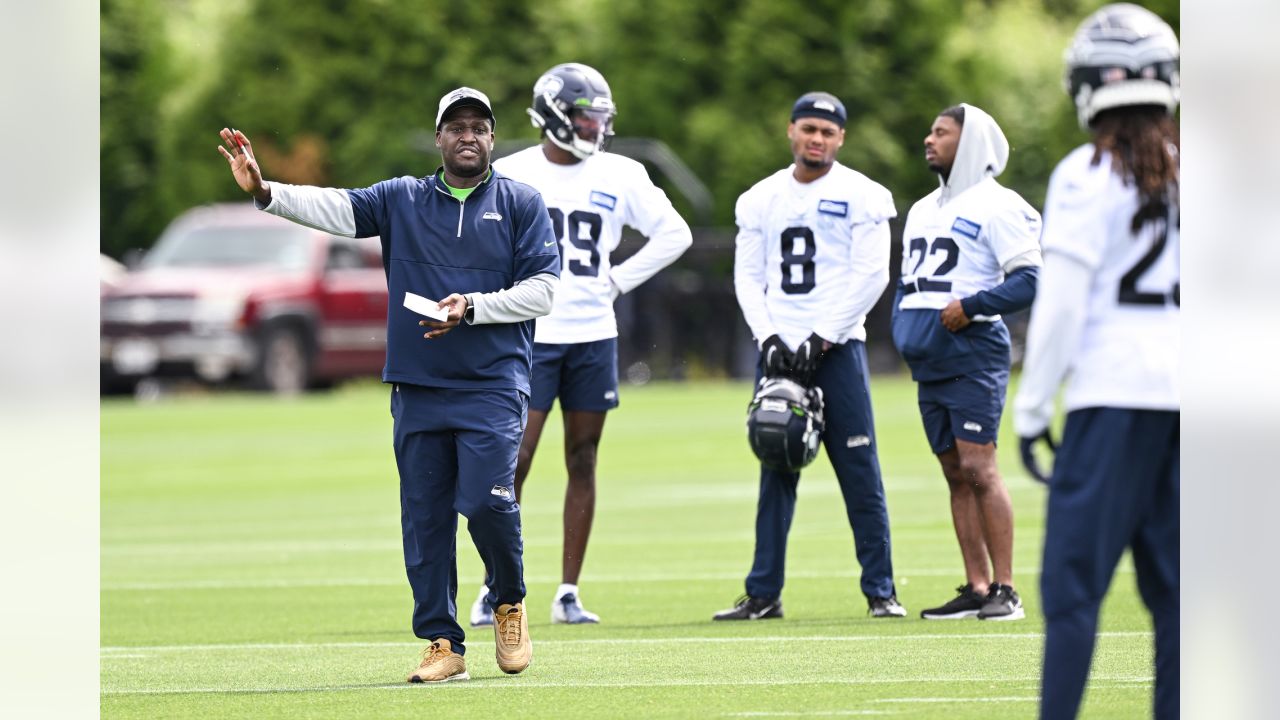 Geno Smith and Drew Lock looking uneven early in Seahawks training