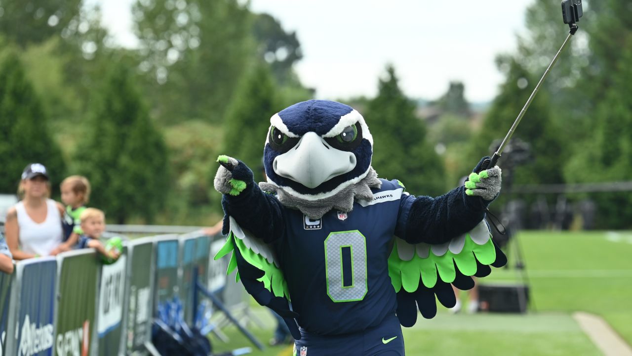 Welcome Back, 12s & Other Observations From Day 1 Of 2021 Seahawks Training  Camp