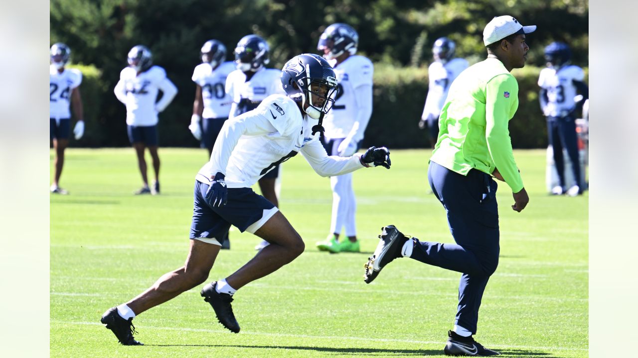 Seahawks Mailbag: Team Chemistry, Rookies Starting, No. 3 Receiver & More