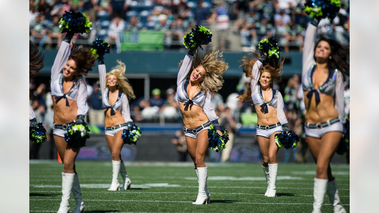 The Seattle Seahawks cheerleaders, the Sea Gals, perform for Sailors and  Marines aboard the amphibious assault ship USS Makin Island (LHD 8). -  PICRYL - Public Domain Media Search Engine Public Domain Search