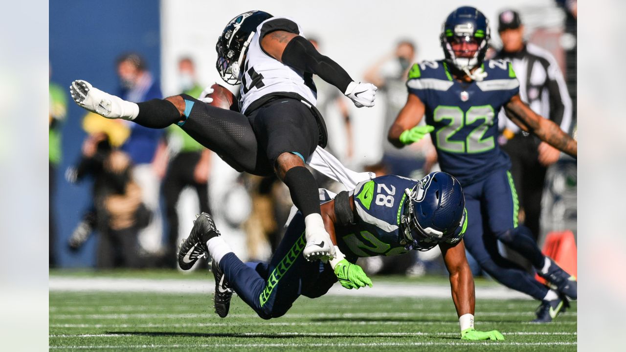 Seahawks end losing streak with comfortable 31-7 win over