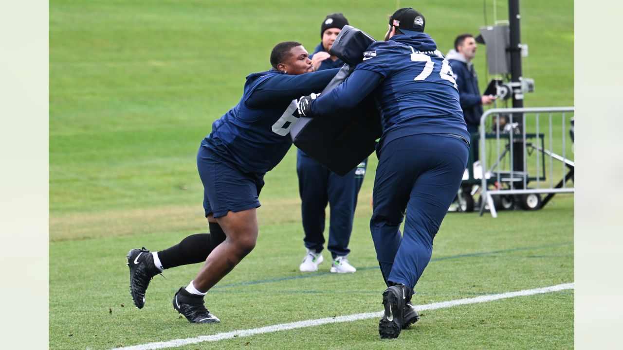 Charitybuzz: Ultimate Seattle Seahawks Package for 4: Pre-Game 12 Flag  Raising Experience, 4 Club Level Tickets and Post-Game Mid-Field Photo on December  15 or 24 at CenturyLink Field