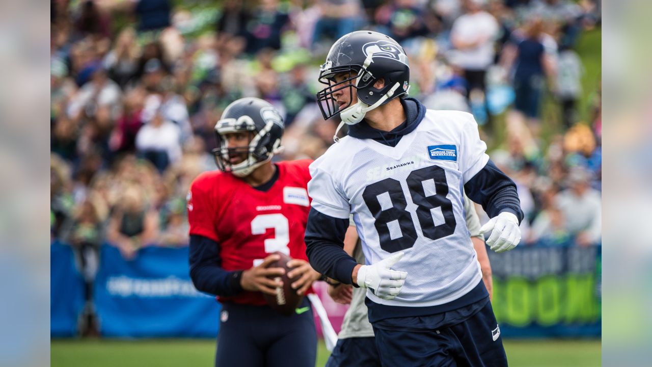 Seattle Seahawks TE Jimmy Graham tests knee recovery by playing