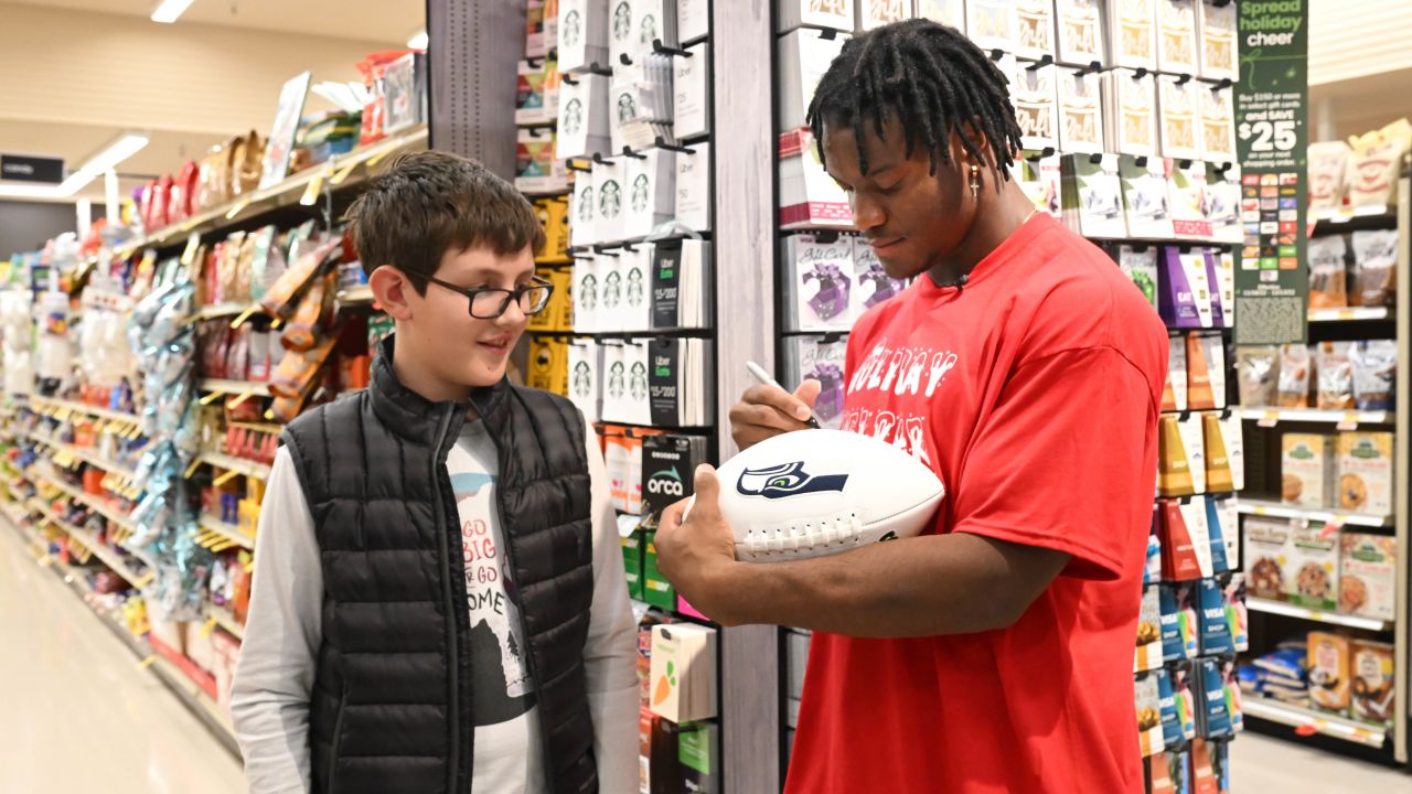 Seahawks Rookies Pay Thanksgiving Grocery Bills For Fans