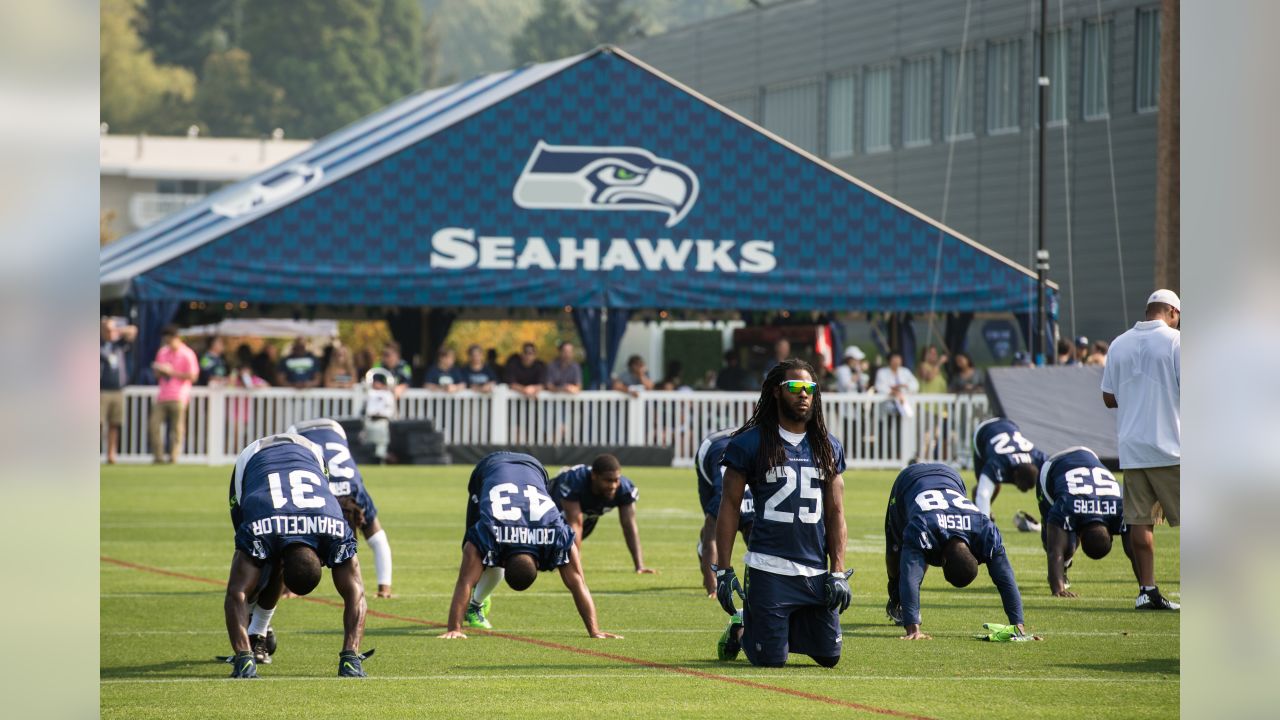 Meet a Seahawk: DE Christian French, who signed and played for Seattle in  the same week