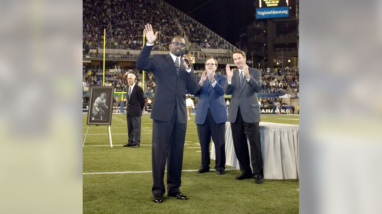 WATCH: Seahawks legend Easley talks about heart surgery, Hall of Fame