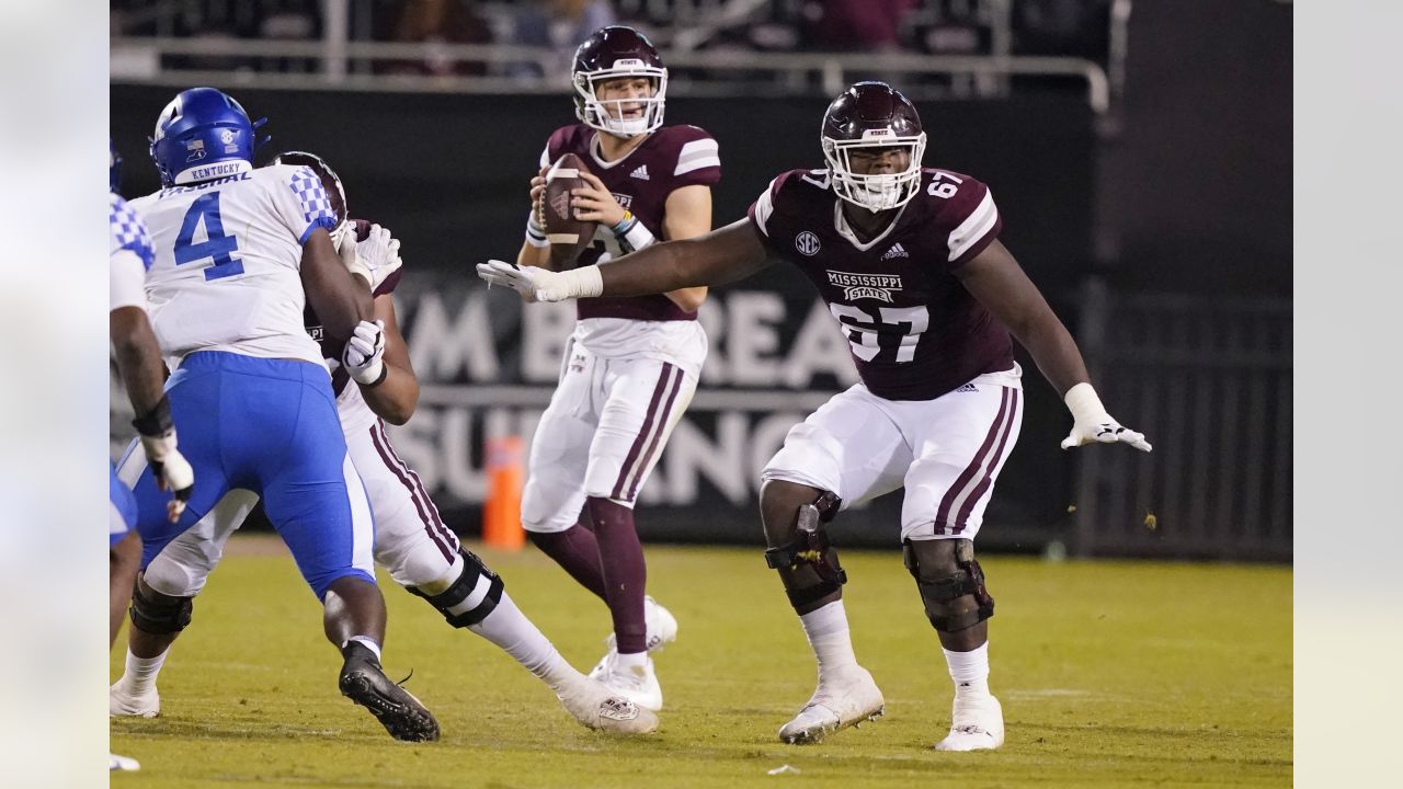 With the No. 9 pick in the 2022 NFL draft, the Seattle Seahawks select  Mississippi State OL Charles Cross. (via @secnetwork)