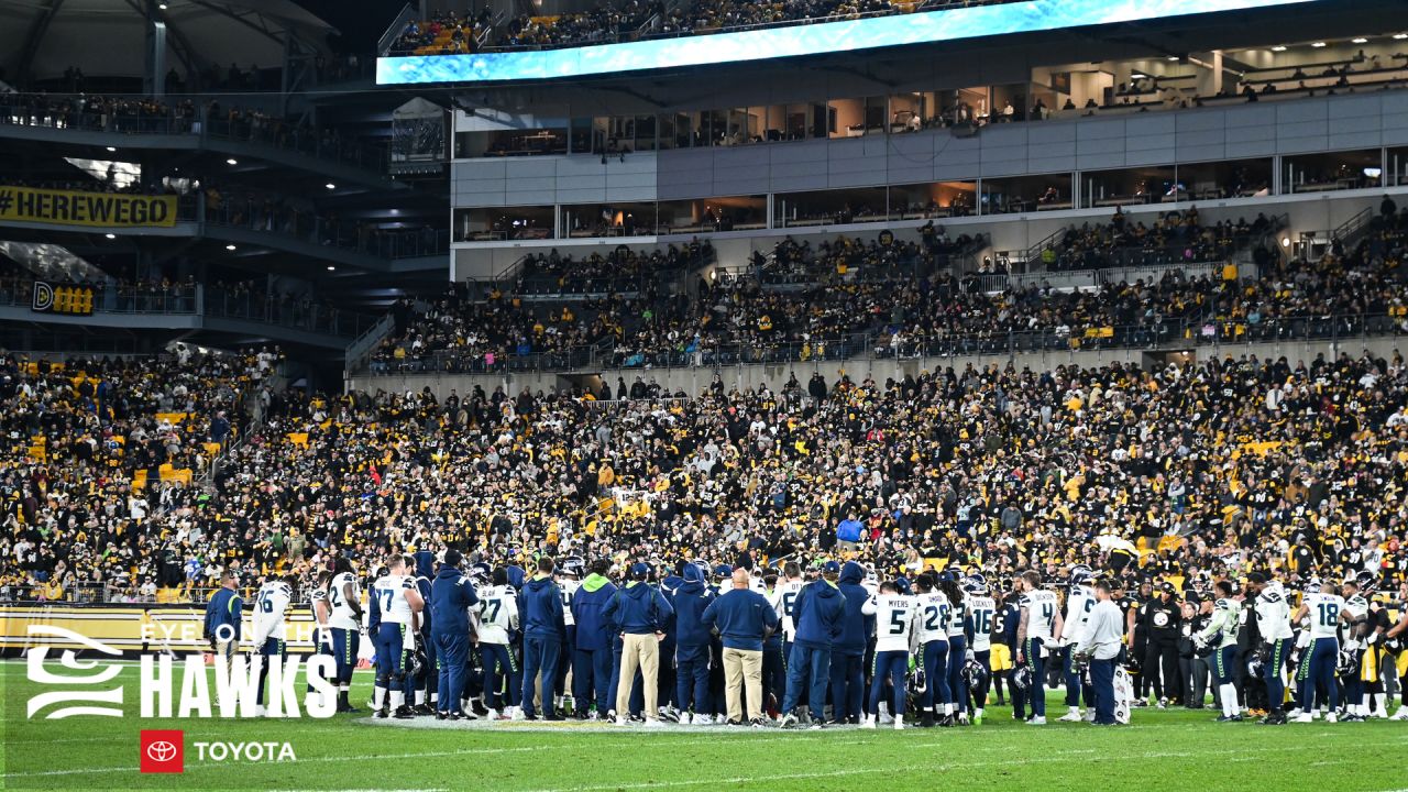 Seahawks DE Darrell Taylor Wheeled Off Field After Neck Injury Sunday Night