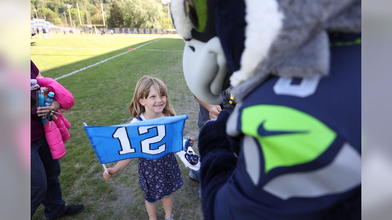 12 Tour: Seahawks Bring Gameday Experience To NFL Flag Football at Kelso  High School