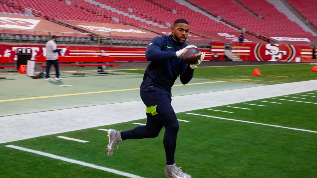 theScore on X: DK Metcalf rocking the Steve Largent jersey