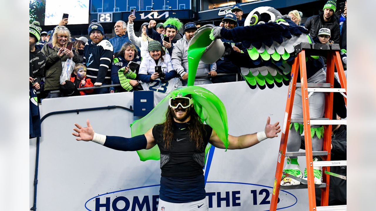 Seahawks fans celebrate Week 17 win over Jets, talk playoff scenarios