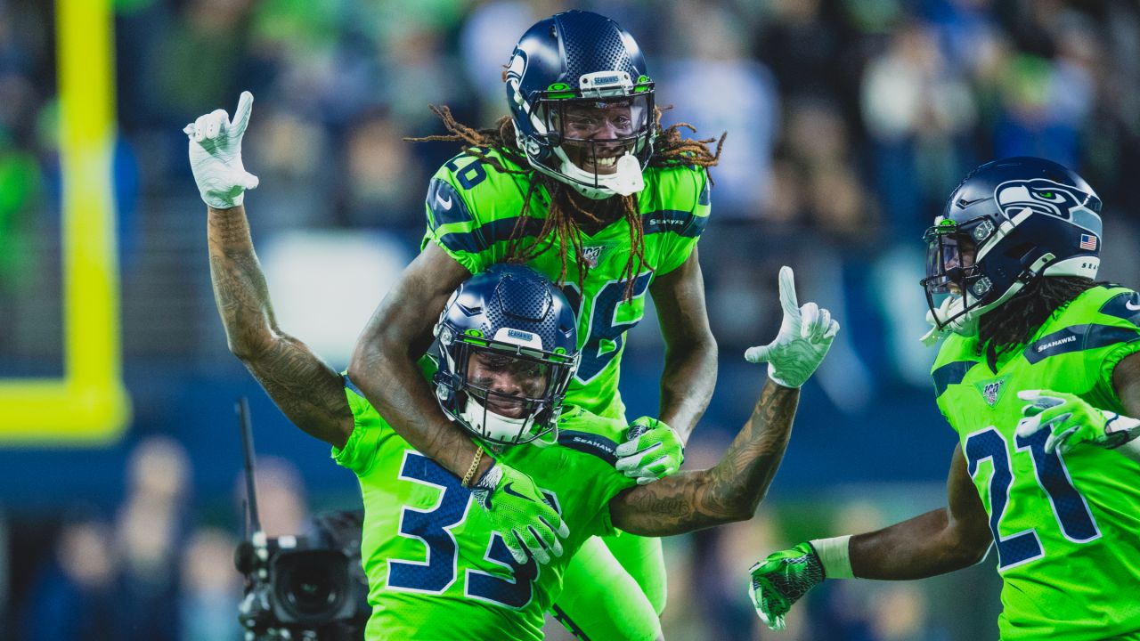 Photo: Seahawks' Shaquem Griffin (49) and Shaquill Griffin celebrate -  PHI20200105125 