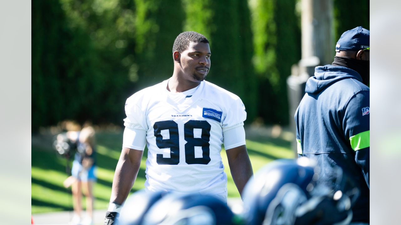 Seahawks pay tribute to Chris Carson after releasing the popular running  back - Field Gulls