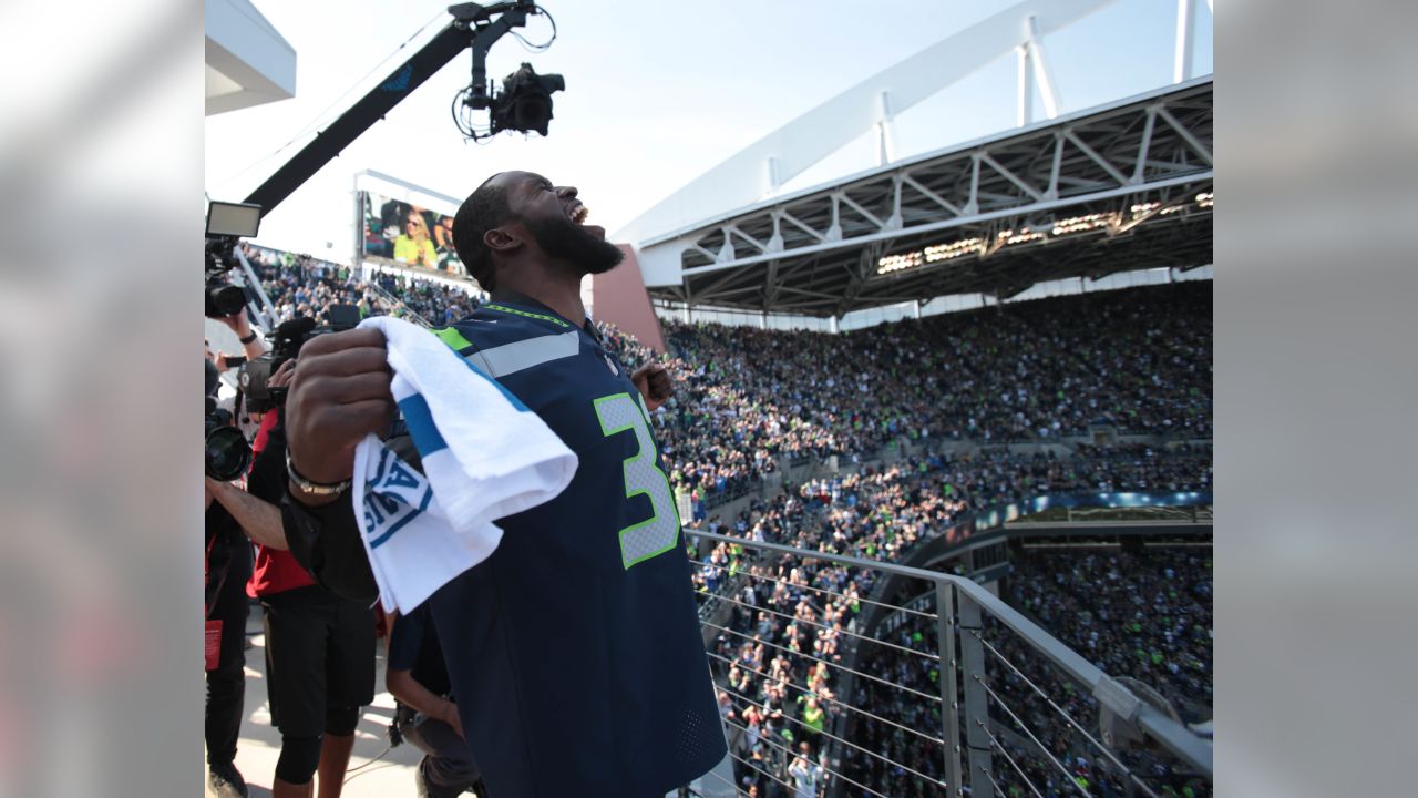 PHOTOS: Ross Mathews Raises The 12 Flag Before Seahawks Take On The Vikings