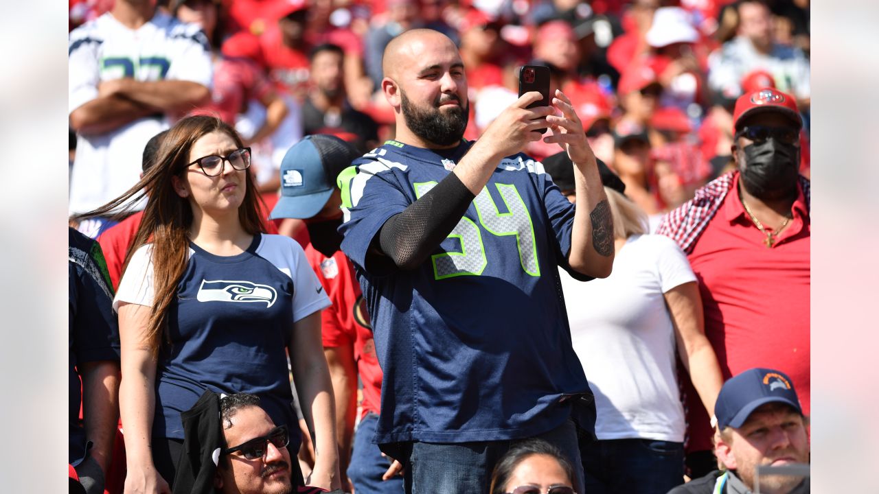 Seattle Seahawks vs. San Francisco 49ers. Fans support on NFL Game.  Silhouette of supporters, big screen with two rivals in background Stock  Photo - Alamy