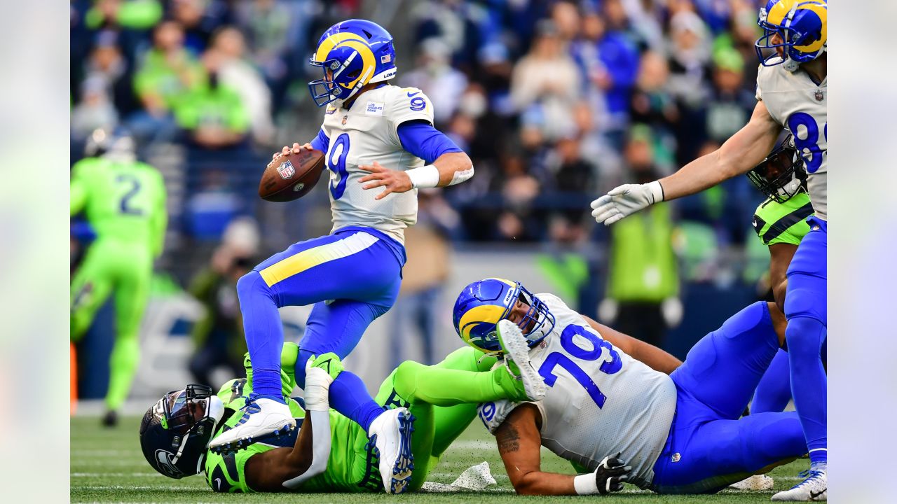 Seahawks lose Russell Wilson, lose another home game to Rams 26-17 - Field  Gulls