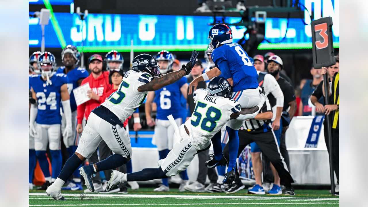 Seahawks stuff Giants, cruise to 24-3 win