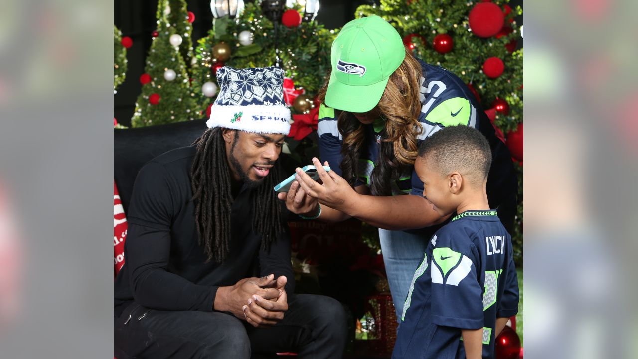 Photos: Sea Gals, 12s get festive for the Seahawks on Christmas