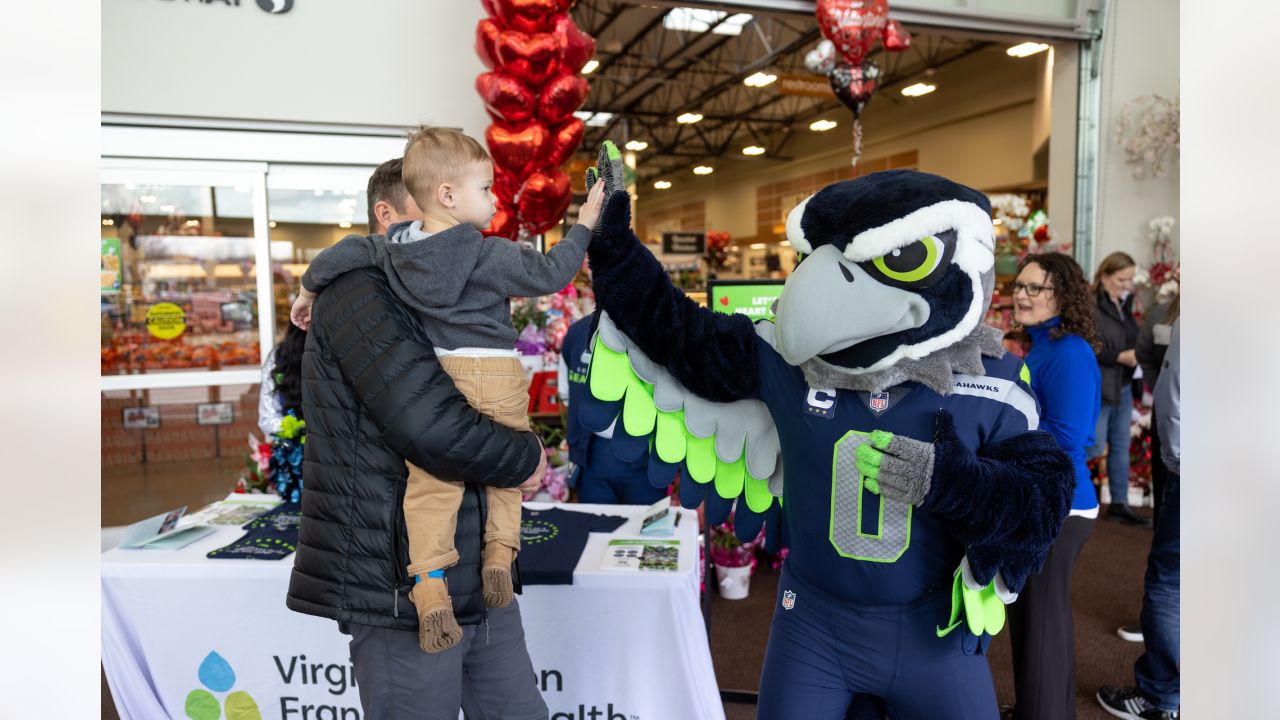 PHOTOS: Seahawks Celebrate Heart Health Month With Virginia Mason  Franciscan Health At Safeway