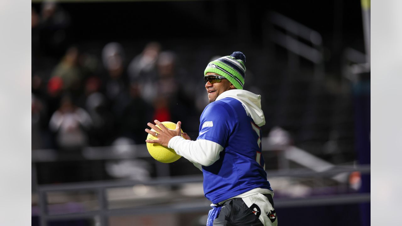 Russell Wilson struggles in 2022 Pro Bowl; fans struggle to care about Pro  Bowl - Field Gulls