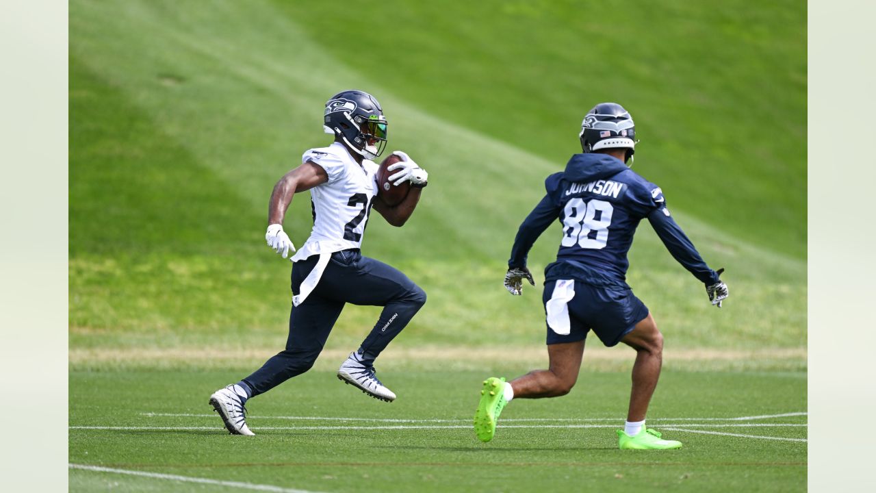 Seattle Seahawks QB 'Disaster' - Geno Smith vs. Drew Lock - 'Most  Embarrassing' of All Time? - Sports Illustrated Seattle Seahawks News,  Analysis and More