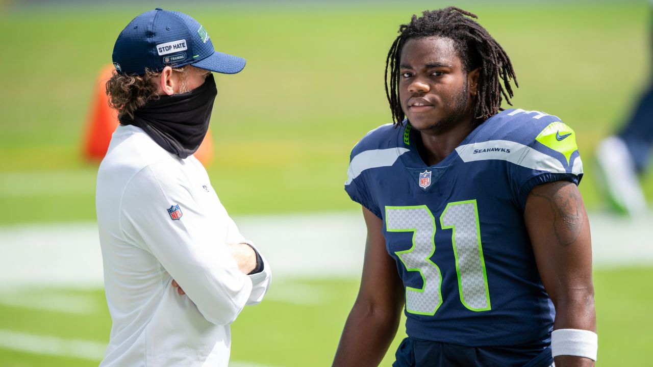 I've Seen It': Seahawks RB DeeJay Dallas Reveals Scouting Report