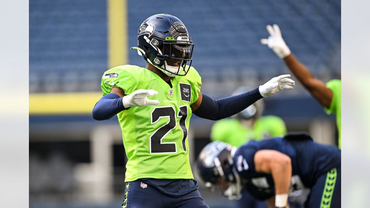 Chicago Bears kicker Cairo Santos (2) talks with Seattle Seahawks kicker  Jason Myers (5) before an NFL football game, Thursday, Aug. 18, 2022, in  Seattle. (AP Photo/Caean Couto Stock Photo - Alamy