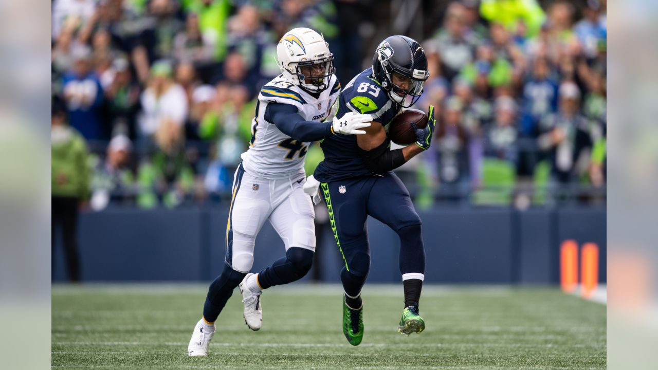 Late comeback, botched FG give Seahawks 10-9 win