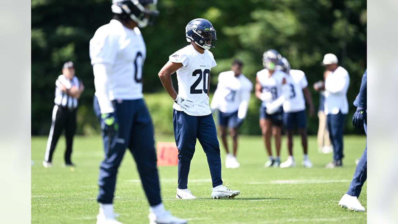 New Seahawks DE Dre'Mont Jones Enjoying Fresh Start In Seattle