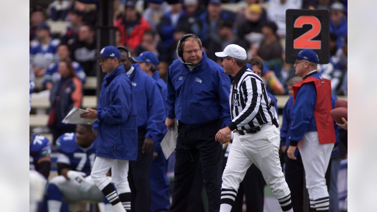 Legendary Seahawks coach Mike Holmgren joins Ring of Honor