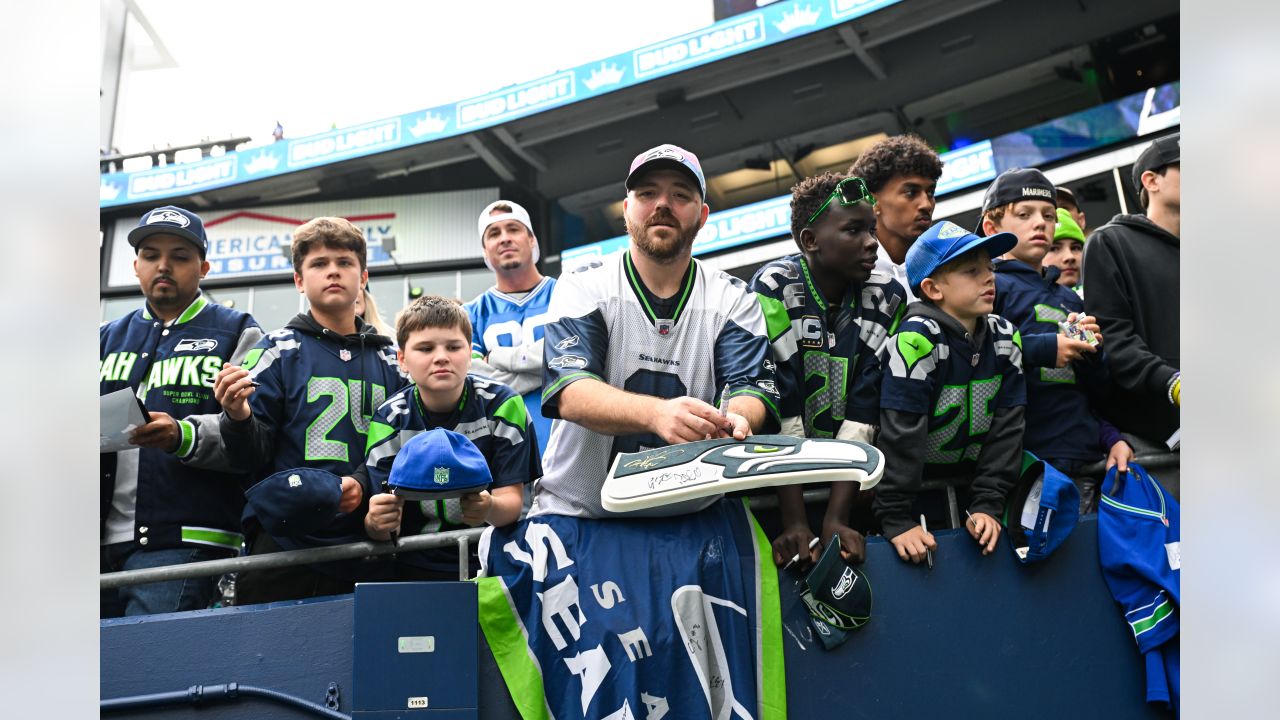 12s celebrate playoff-bound Seahawks after winning at Lumen Field Sunday