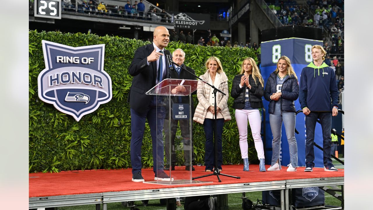 Instant Lookback: Seahawks Legend Hasselbeck Inducted Into Ring Of