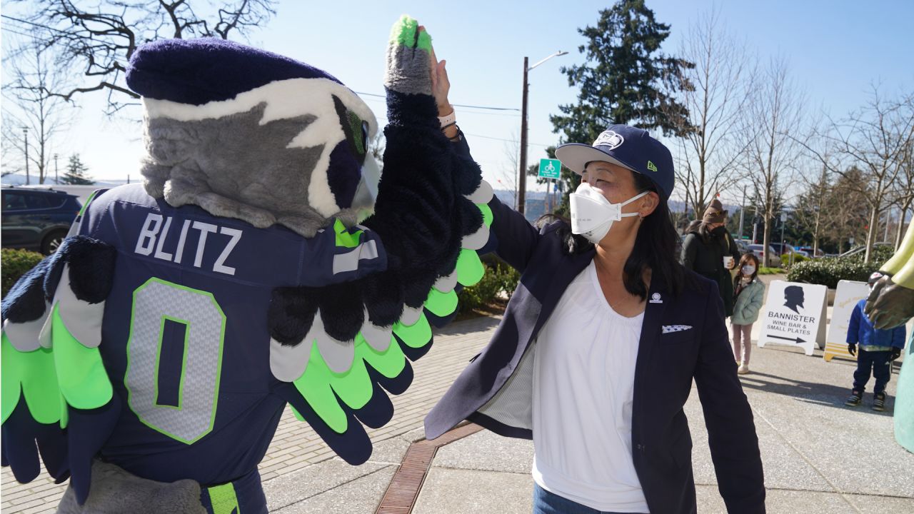 2022 Score Shaun Alexander Auto SEAHAWKS Ring of Honor