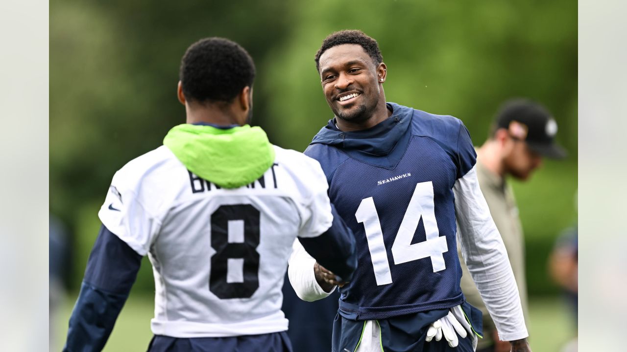 Seahawks WR DK Metcalf 'trying to learn something new' with ASL