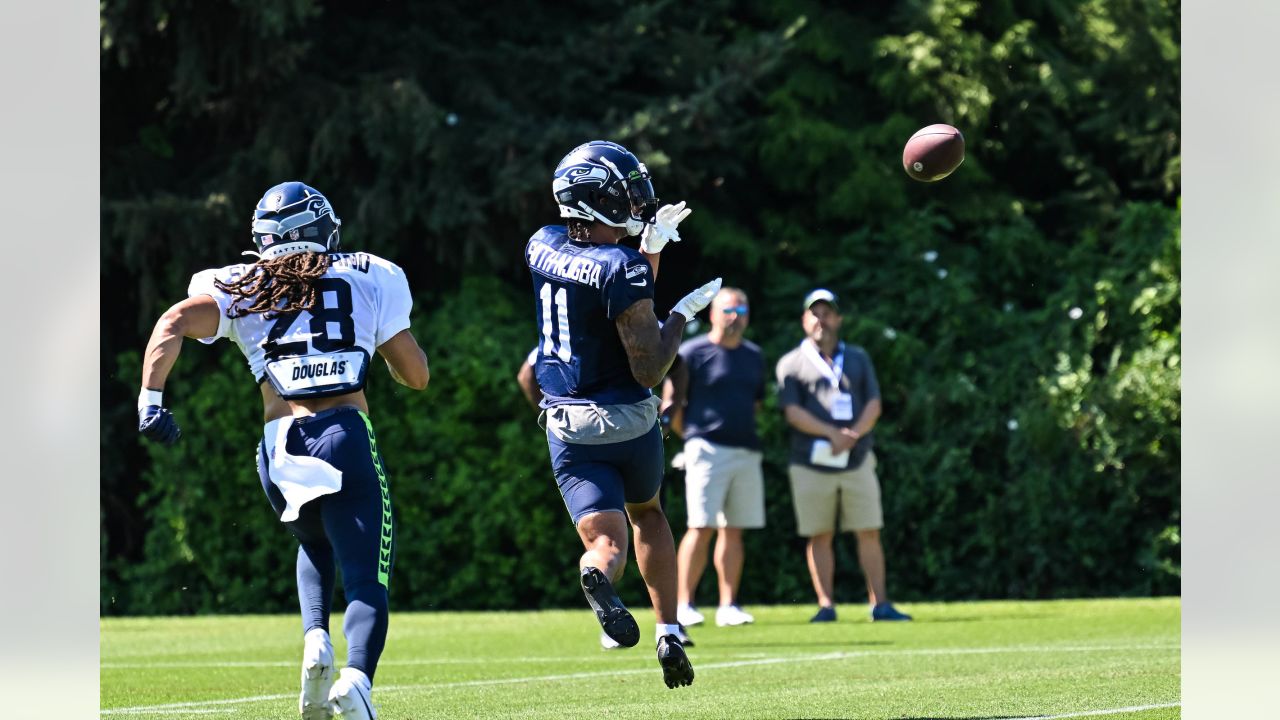 Seahawks' Jordyn Brooks back after 'amazing' recovery from ACL injury, Seahawks