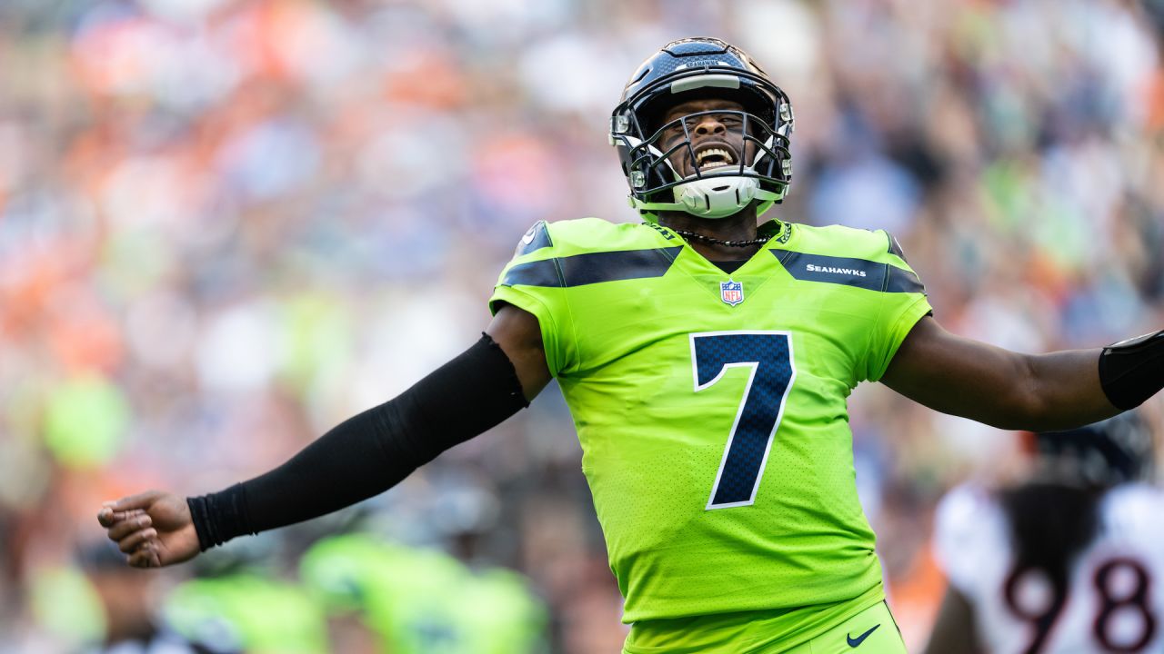 Seattle Seahawks long snapper Carson Tinker (46) throws the ball before an  NFL football game against the Los Angeles Chargers, Sunday, Oct. 23, 2022,  in Inglewood, Calif. (AP Photo/Kyusung Gong Stock Photo - Alamy