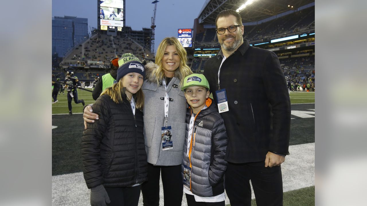 Thriving in Consultant Role, Seahawks Hall of Famer Steve Hutchinson's  Career Comes Full Circle - Sports Illustrated Seattle Seahawks News,  Analysis and More