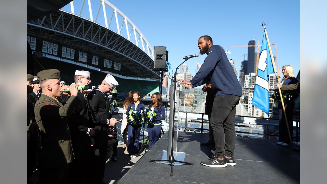 DVIDS - Images - Coast Guard members volunteer for Seahawks' salute to  service game [Image 3 of 9]