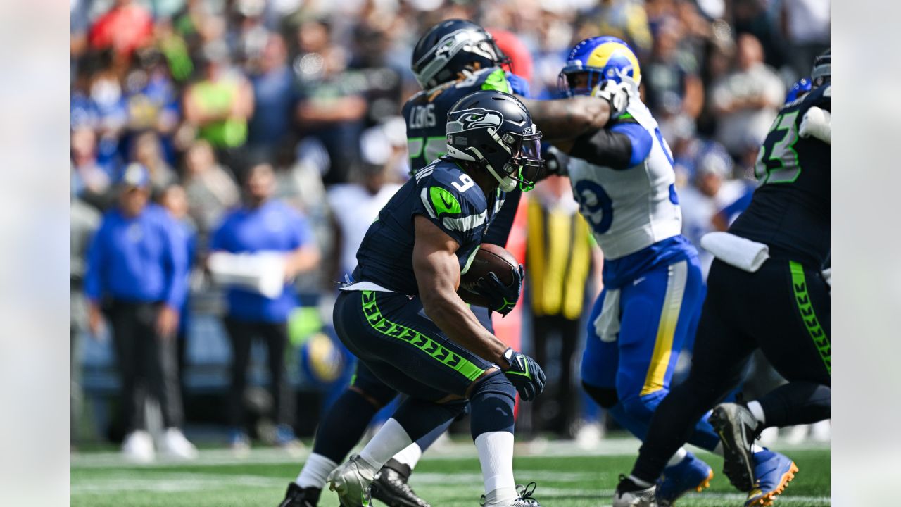 Seahawks lose home-opener to Rams, 30–13