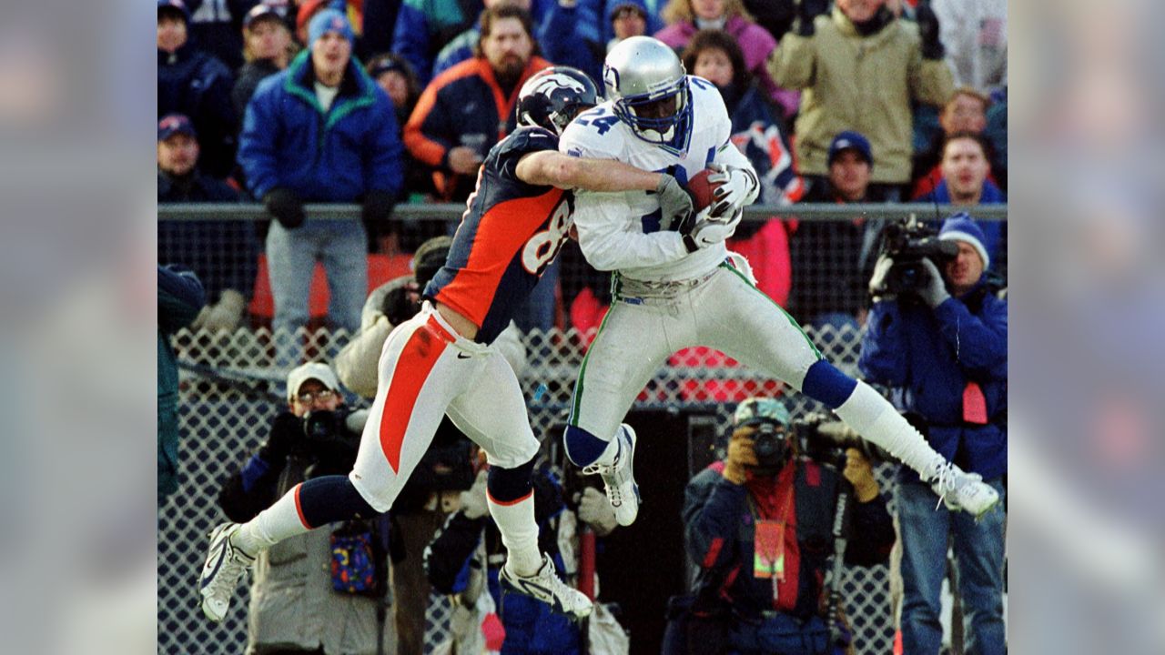 New England Patriots cornerback Shawn Springs eyes the ball during