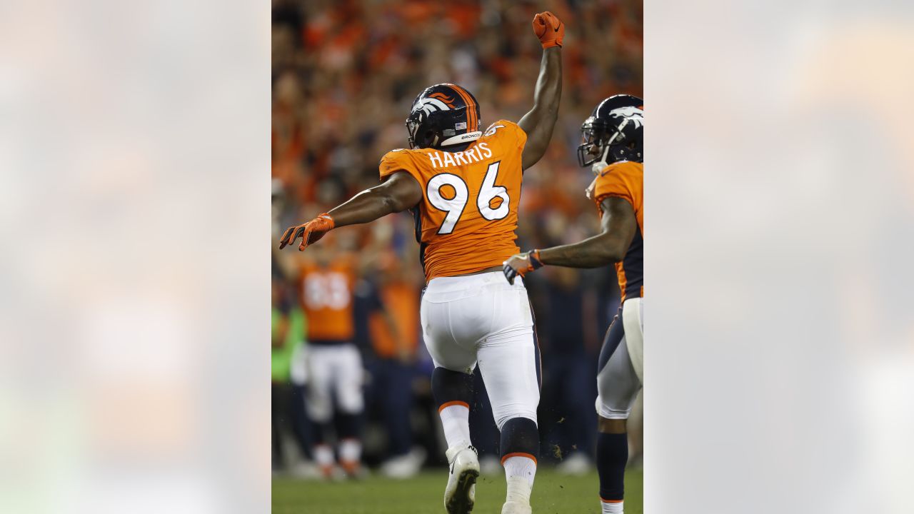 Shelby Harris agrees to 3-year deal to stay with Denver Broncos – The  Durango Herald