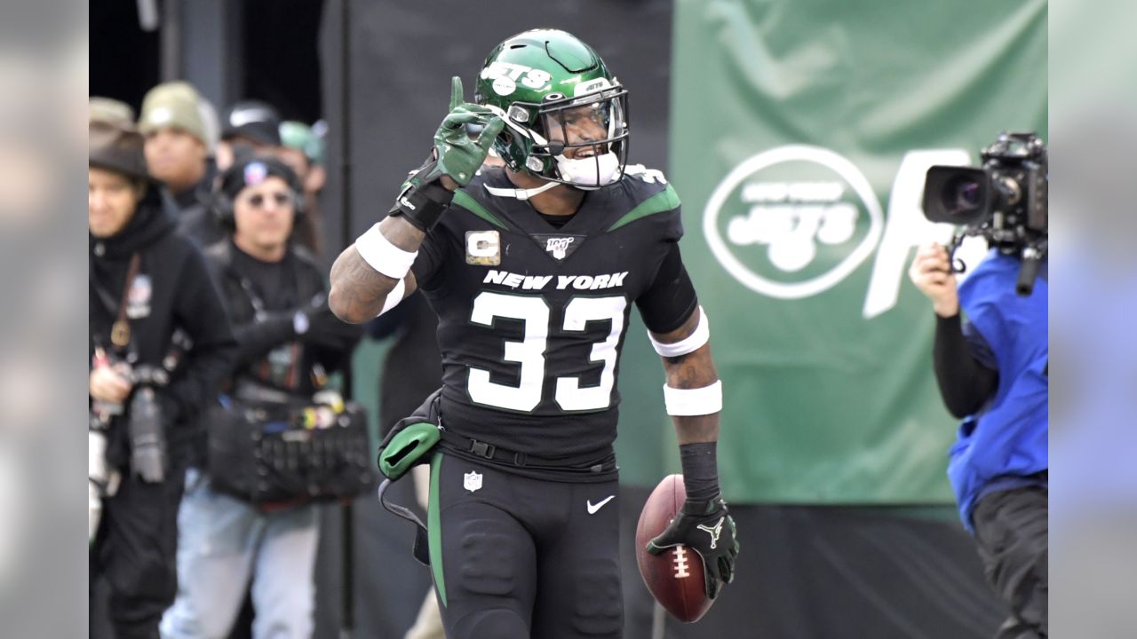 Seattle Seahawks strong safety Jamal Adams (33) watch a video