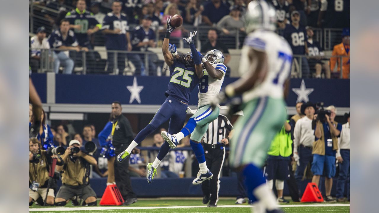 Wilson carries Seahawks past ailing Cowboys, 13-12