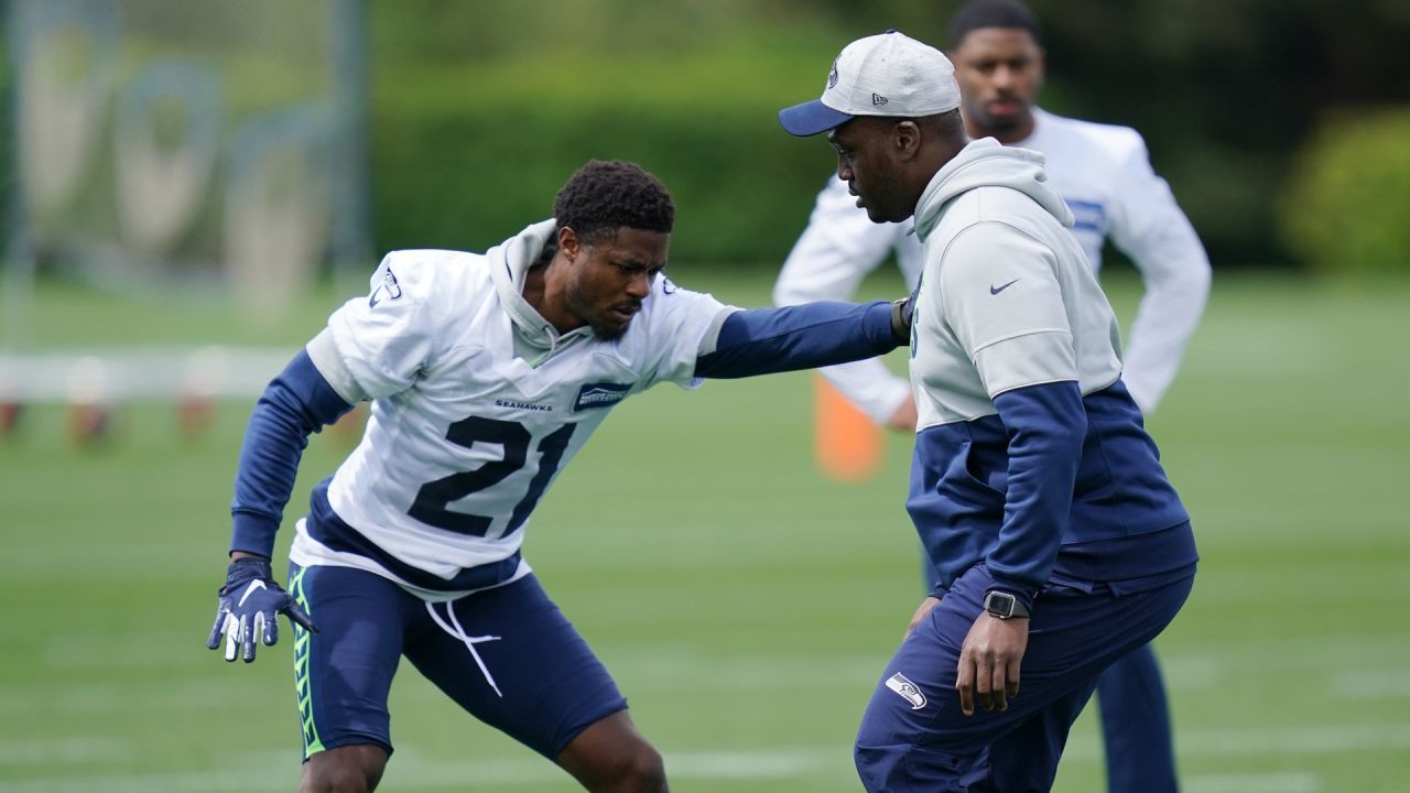 Rookie Coby Bryant stops DK Metcalf, bids for Seahawks job