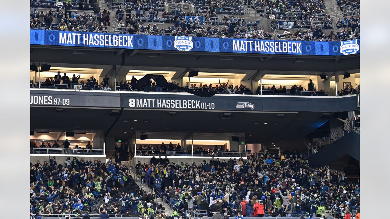 Hasselbeck set to receive Seattle honor