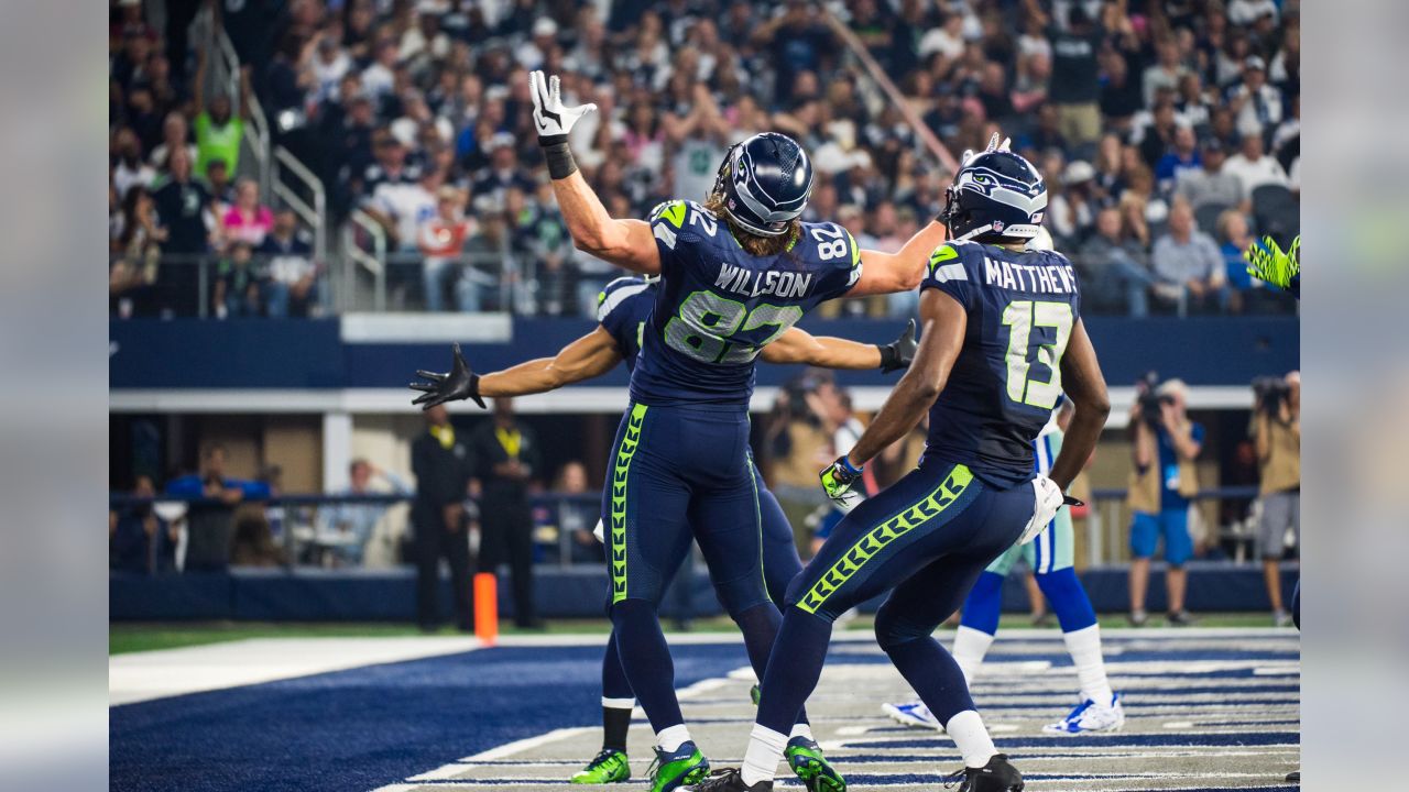 Seahawks re-sign tight end Luke Willson, bringing back his flowing