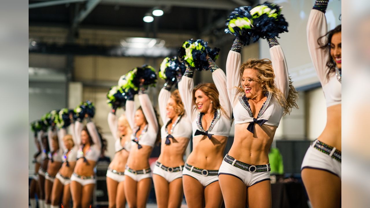 Seattle Seahawks Sea Gals vs. 49ers Gold Rush cheerleaders