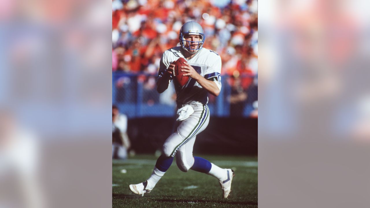 : DAVE KRIEG SEATTLE SEAHAWKS 8X10 HIGH GLOSSY SPORTS ACTION  PHOTO (M) : Sports & Outdoors