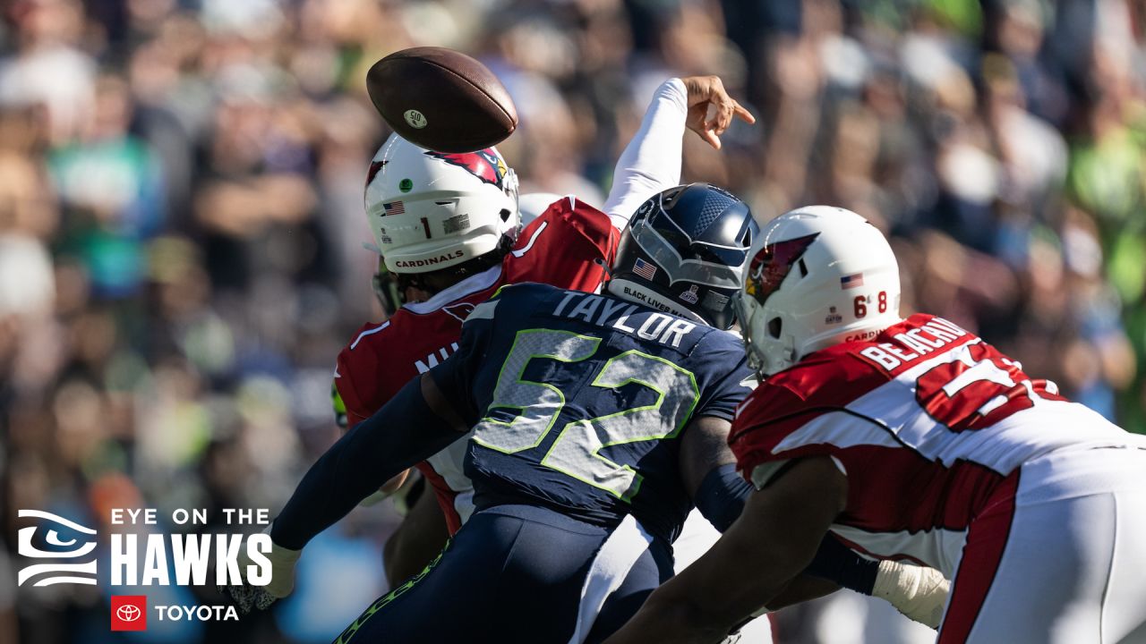 Seahawks' Darrell Taylor donates winter clothes to kids