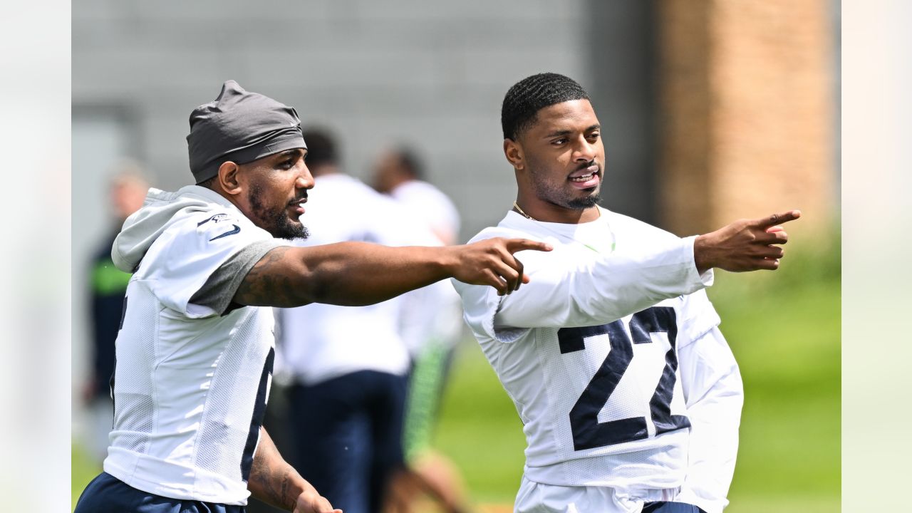 Rookie Coby Bryant stops DK Metcalf, bids for Seahawks job